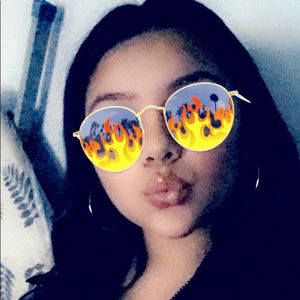 Meet your Posher, April